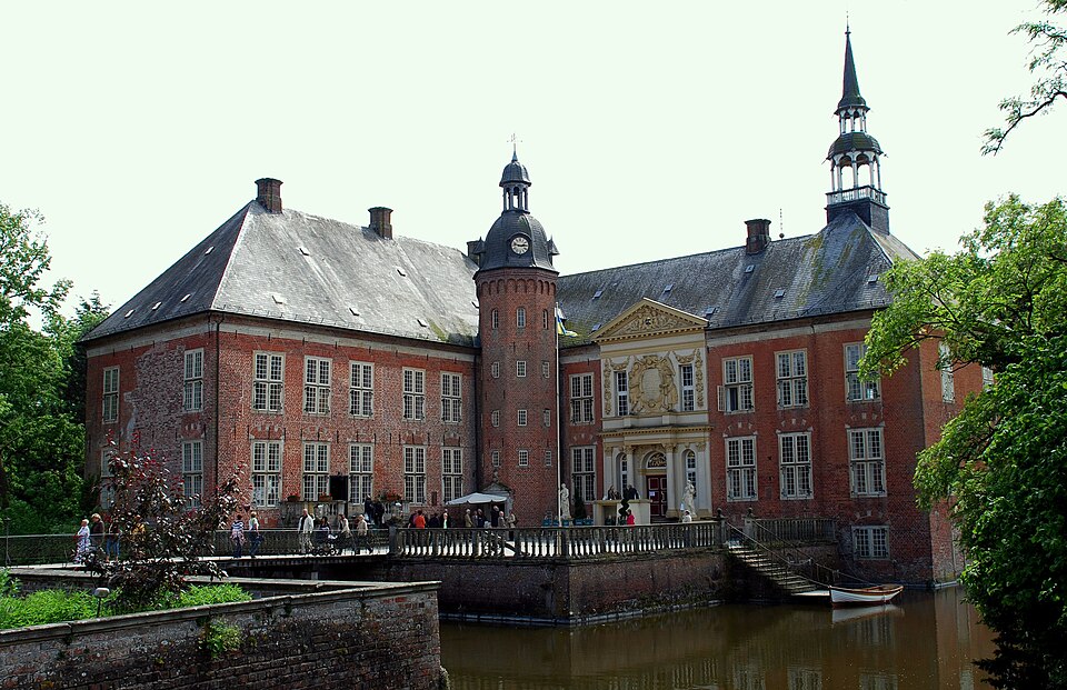 Dach-Fachbetriebe in Sande: Wasserschloss – Foto: Ref-lit Dach-Fachbetriebe in Sande: Wasserschloss