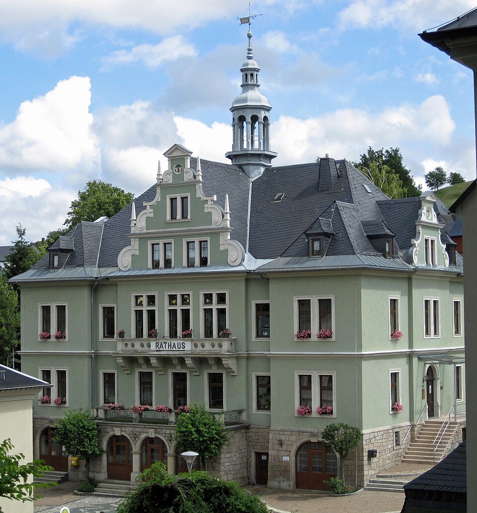 Dach-Fachbetriebe in Schönheide: Rathaus – Foto: Klaaschwotzer Dach-Fachbetriebe in Schönheide: Rathaus