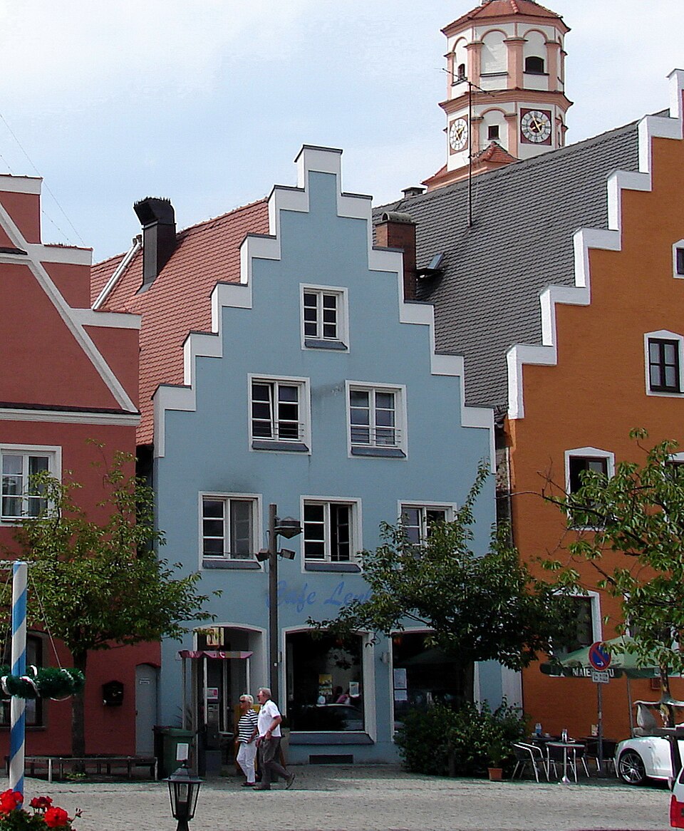 Dach-Fachbetriebe in Schrobenhausen: Lenbachplatz – Foto: H. Helmlechner Dach-Fachbetriebe in Schrobenhausen: Lenbachplatz