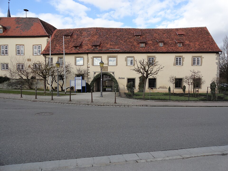 Dach-Fachbetriebe in Schrozberg: Rathaus – Foto: Sask1094 Dach-Fachbetriebe in Schrozberg: Rathaus