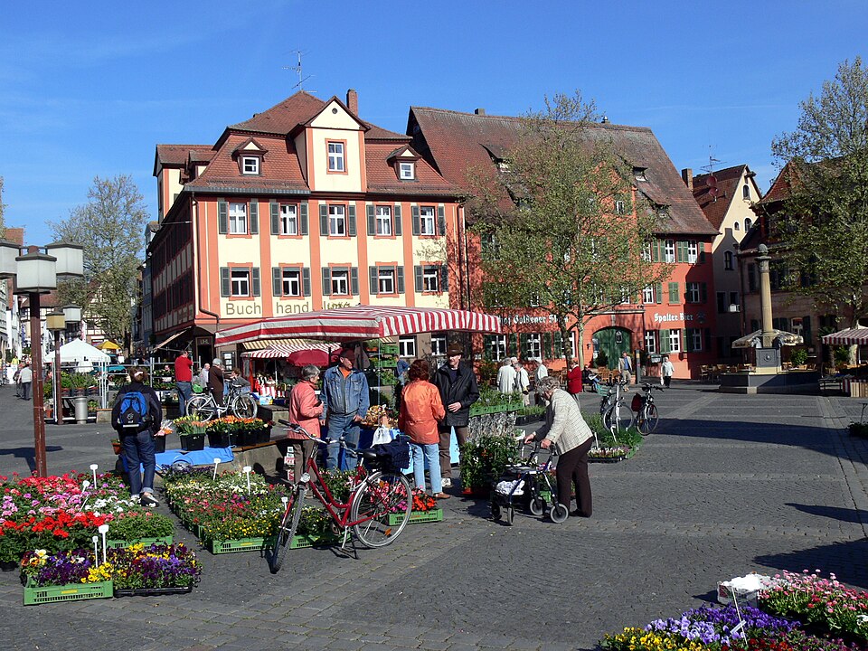 Dach-Fachbetriebe in Schwabach: Marktplatz – Foto: Wolfgang Sauber Dach-Fachbetriebe in Schwabach: Marktplatz