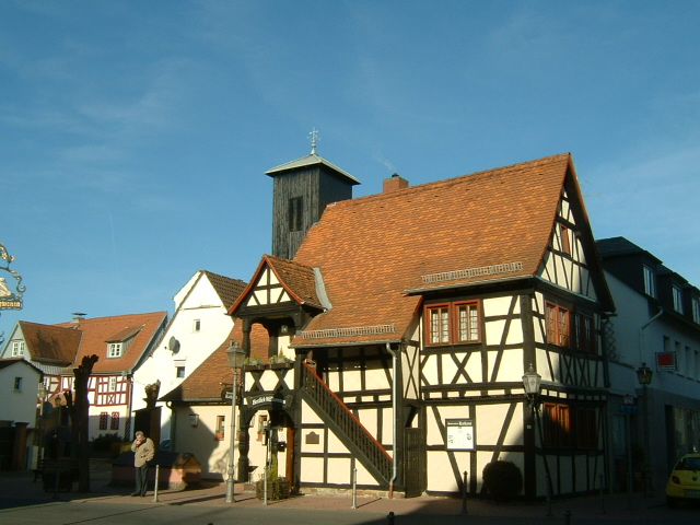 Dach-Fachbetriebe in Schwalbach am Taunus: Haus