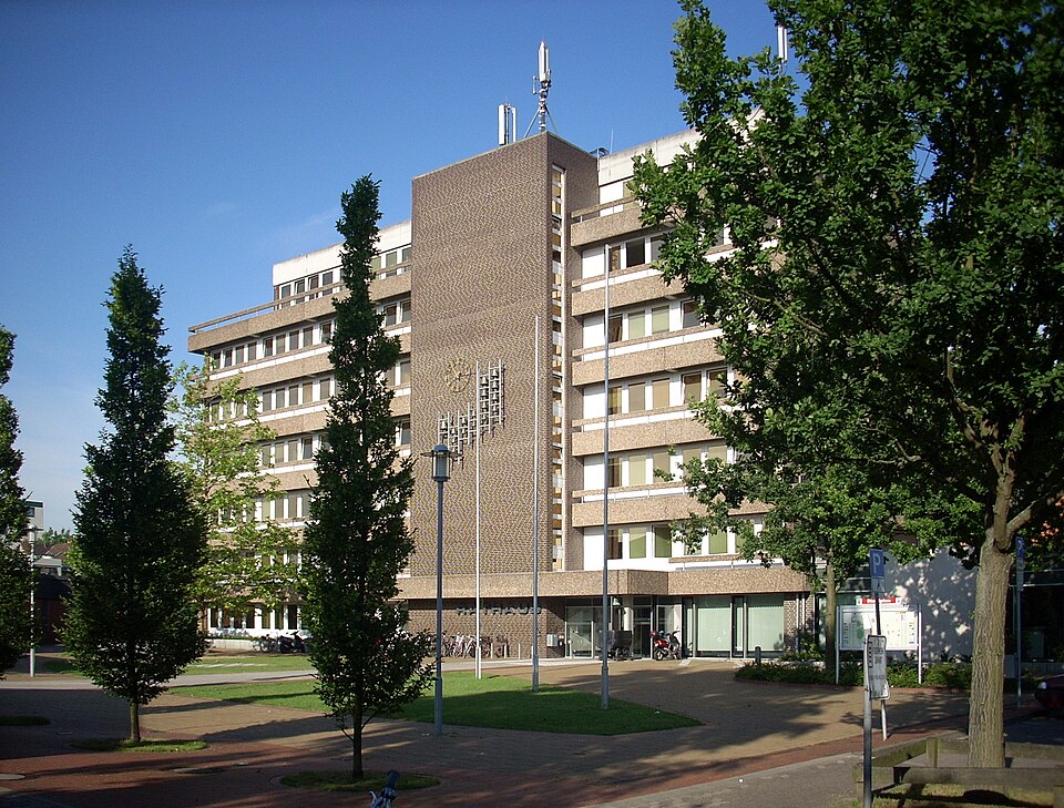 Dach-Fachbetriebe in Sehnde: Rathaus – Foto: Rabanus Flavus Dach-Fachbetriebe in Sehnde: Rathaus