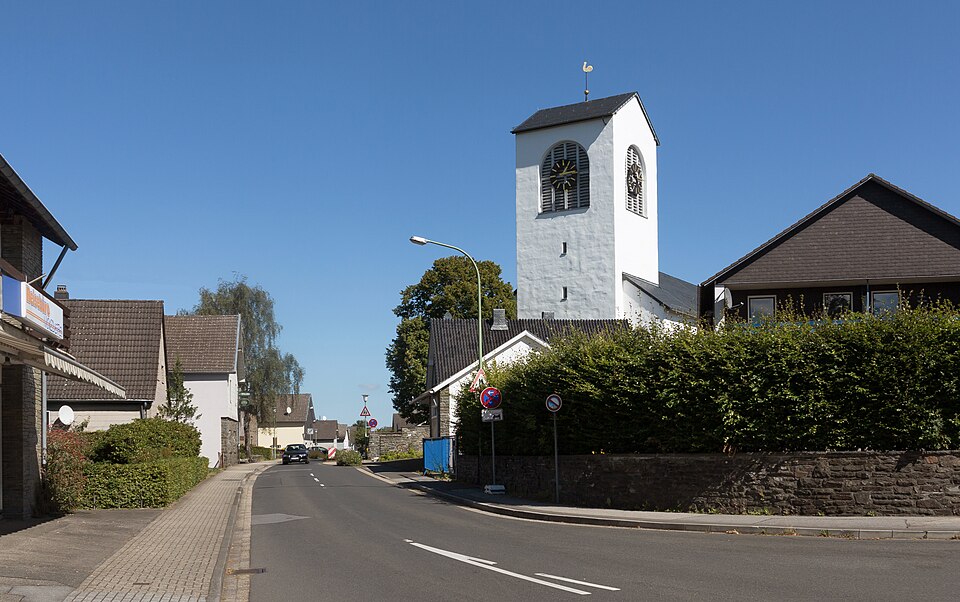 Dach-Fachbetriebe in Simmerath: Pfarrkirche – Foto: Michielverbeek Dach-Fachbetriebe in Simmerath: Pfarrkirche
