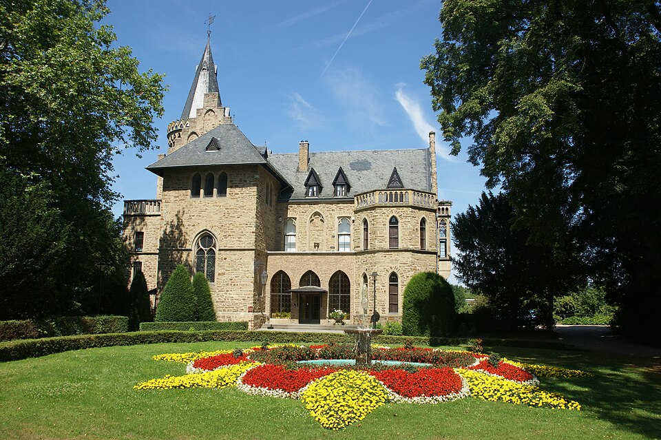 Dach-Fachbetriebe in Sinzig: Schloss – Foto: Tohma Dach-Fachbetriebe in Sinzig: Schloss