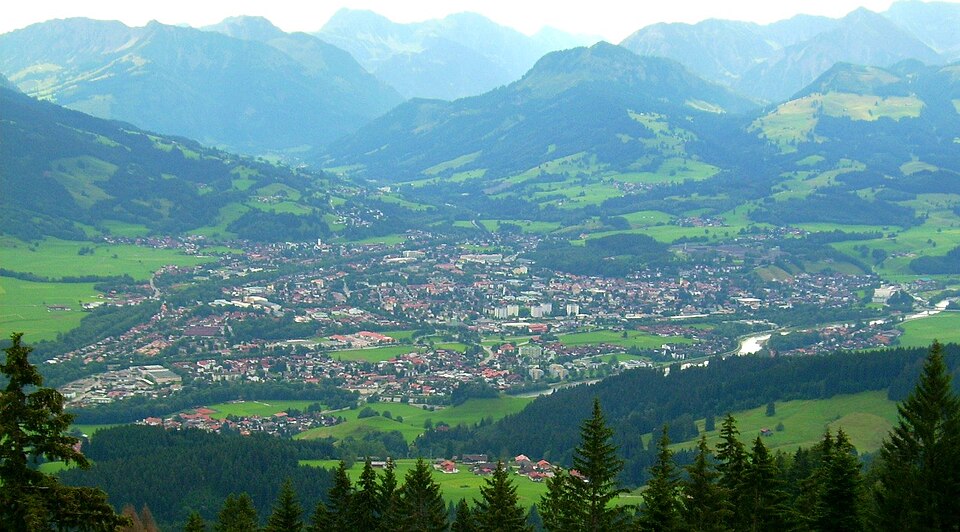Dach-Fachbetriebe in Sonthofen: Stadtansicht – Foto: Lokilech Dach-Fachbetriebe in Sonthofen: Stadtansicht