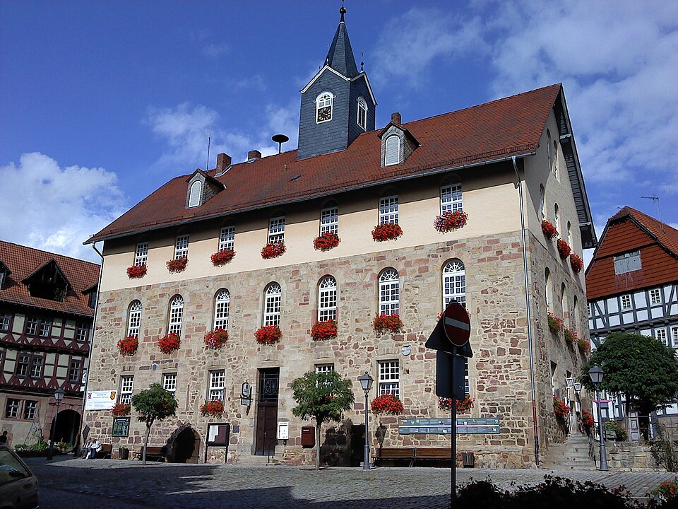 Dach-Fachbetriebe in Spangenberg: Rathaus – Foto: Ingridchen Dach-Fachbetriebe in Spangenberg: Rathaus