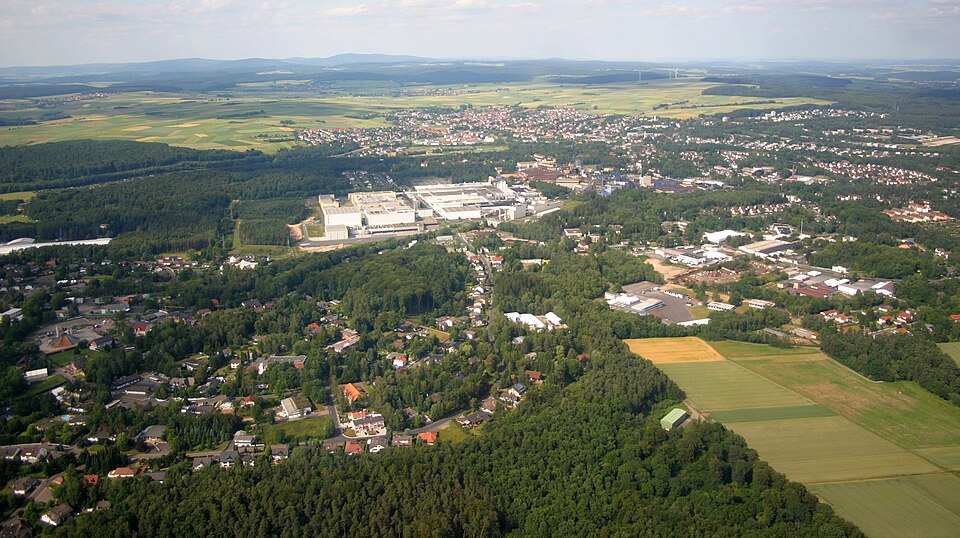 Dach-Fachbetriebe in Stadtallendorf: Stadtansicht – Foto: Pazzee at German Wikipedia Dach-Fachbetriebe in Stadtallendorf: Stadtansicht
