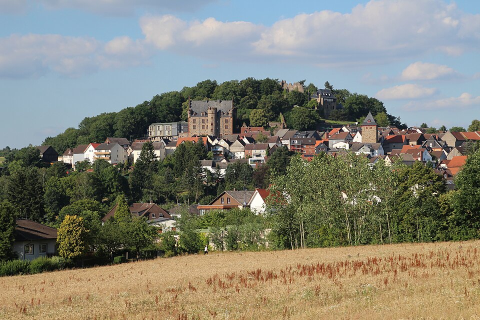 Dach-Fachbetriebe in Staufenberg: Burg – Foto: Gerold Rosenberg 14:50, 20 July 2016 Dach-Fachbetriebe in Staufenberg: Burg