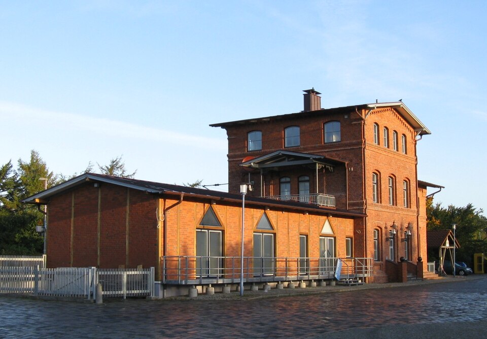 Dach-Fachbetriebe in Tarp: Bahnhof – Foto: Niteshift Dach-Fachbetriebe in Tarp: Bahnhof