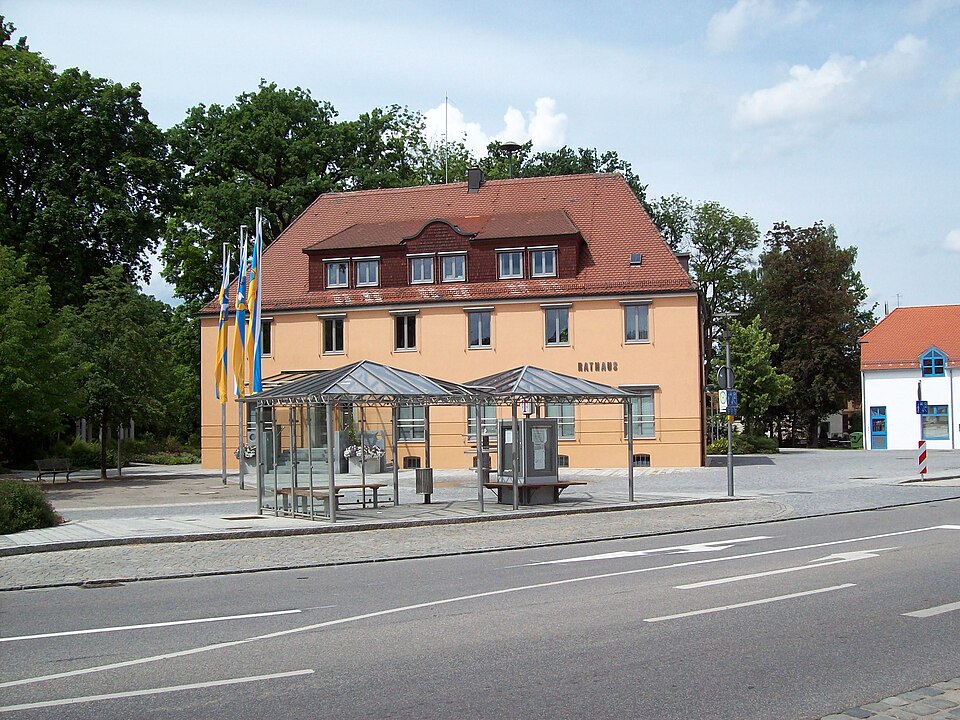 Dach-Fachbetriebe in Teublitz: Rathaus – Foto: Stefan Riepl Dach-Fachbetriebe in Teublitz: Rathaus