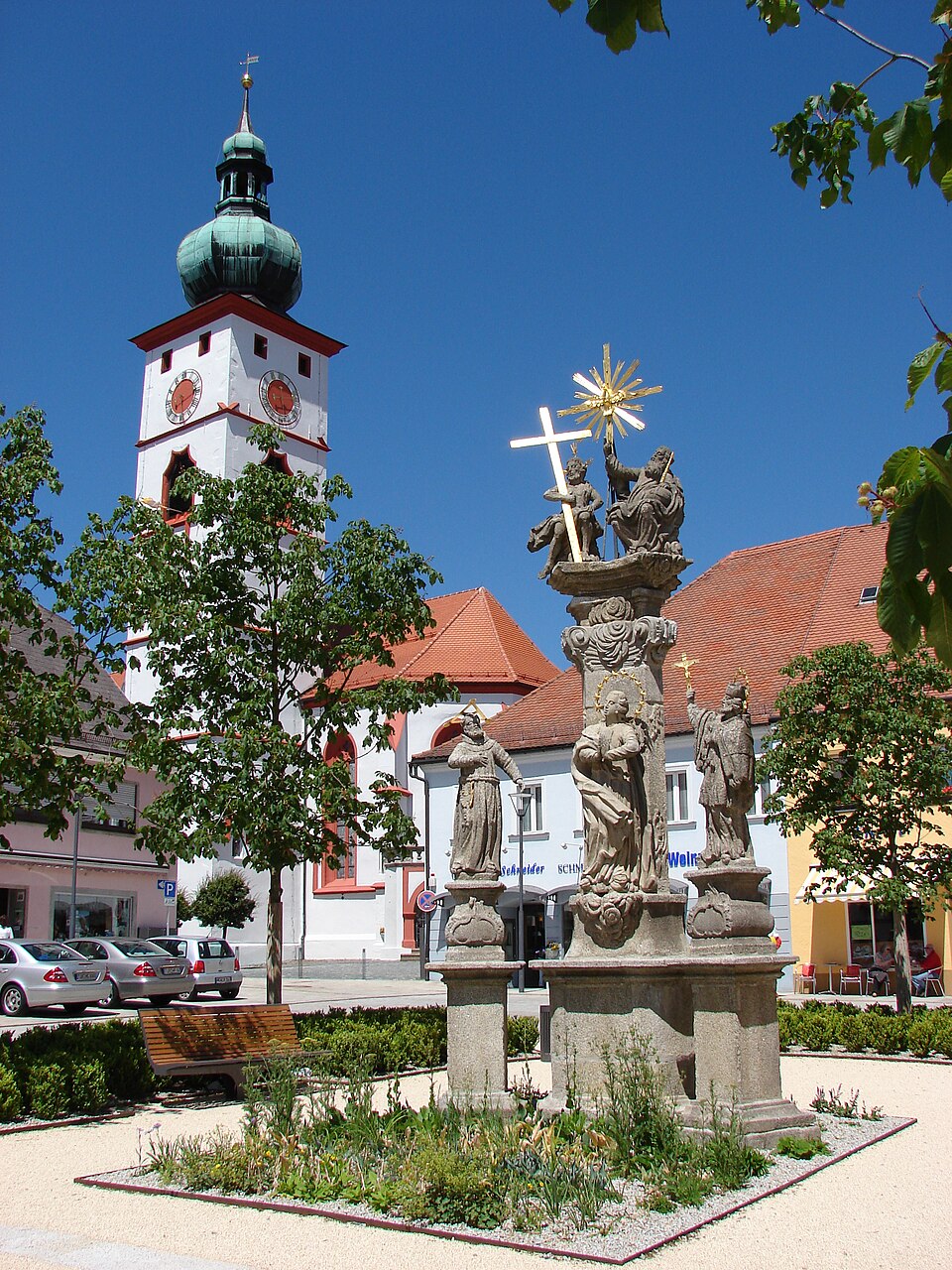 Dach-Fachbetriebe in Tirschenreuth: Dreifaltigkeits-Säule auf dem Tirschenreuter Marktplatz