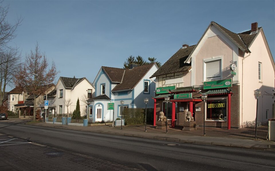 Dach-Fachbetriebe in Tornesch: Friedrichstraße – Foto: Uwe Barghaan Dach-Fachbetriebe in Tornesch: Friedrichstraße
