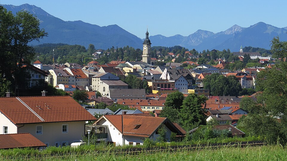 Dach-Fachbetriebe in Traunstein: Surberg, TS, Ettendorfer Kircherl – Foto: Flodur63 Dach-Fachbetriebe in Traunstein: Surberg, TS, Ettendorfer Kircherl