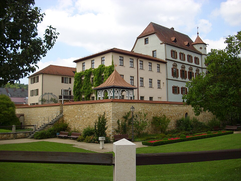 Dach-Fachbetriebe in Treuchtlingen: Stadtschloss – Foto: Aarp65 Dach-Fachbetriebe in Treuchtlingen: Stadtschloss