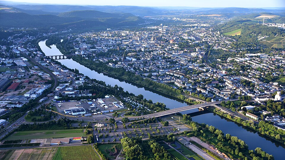 Dach-Fachbetriebe in Trier: Stadtansicht – Foto: Wolkenkratzer Dach-Fachbetriebe in Trier: Stadtansicht