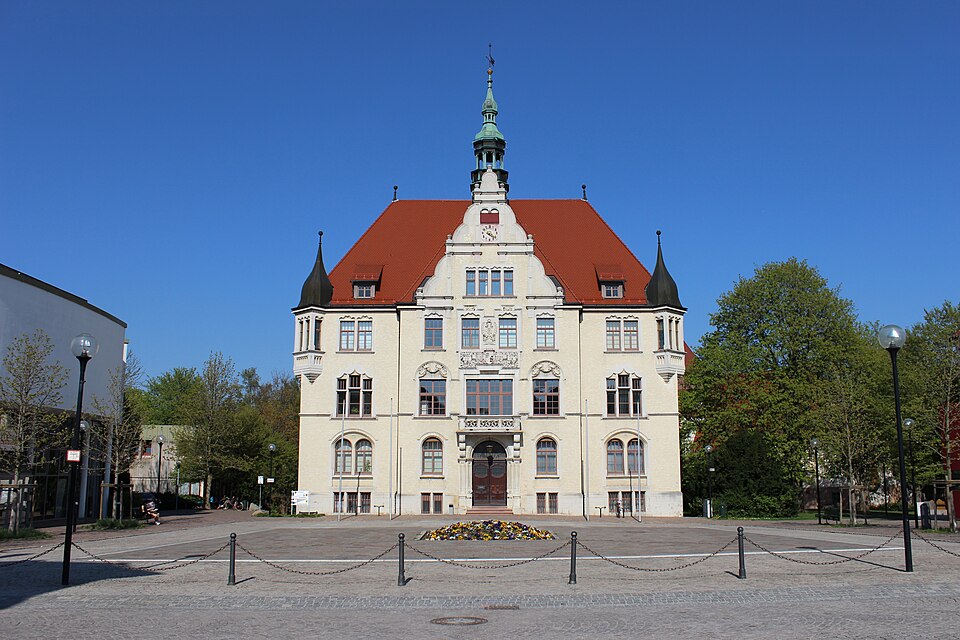 Dach-Fachbetriebe in Trossingen: Rathaus