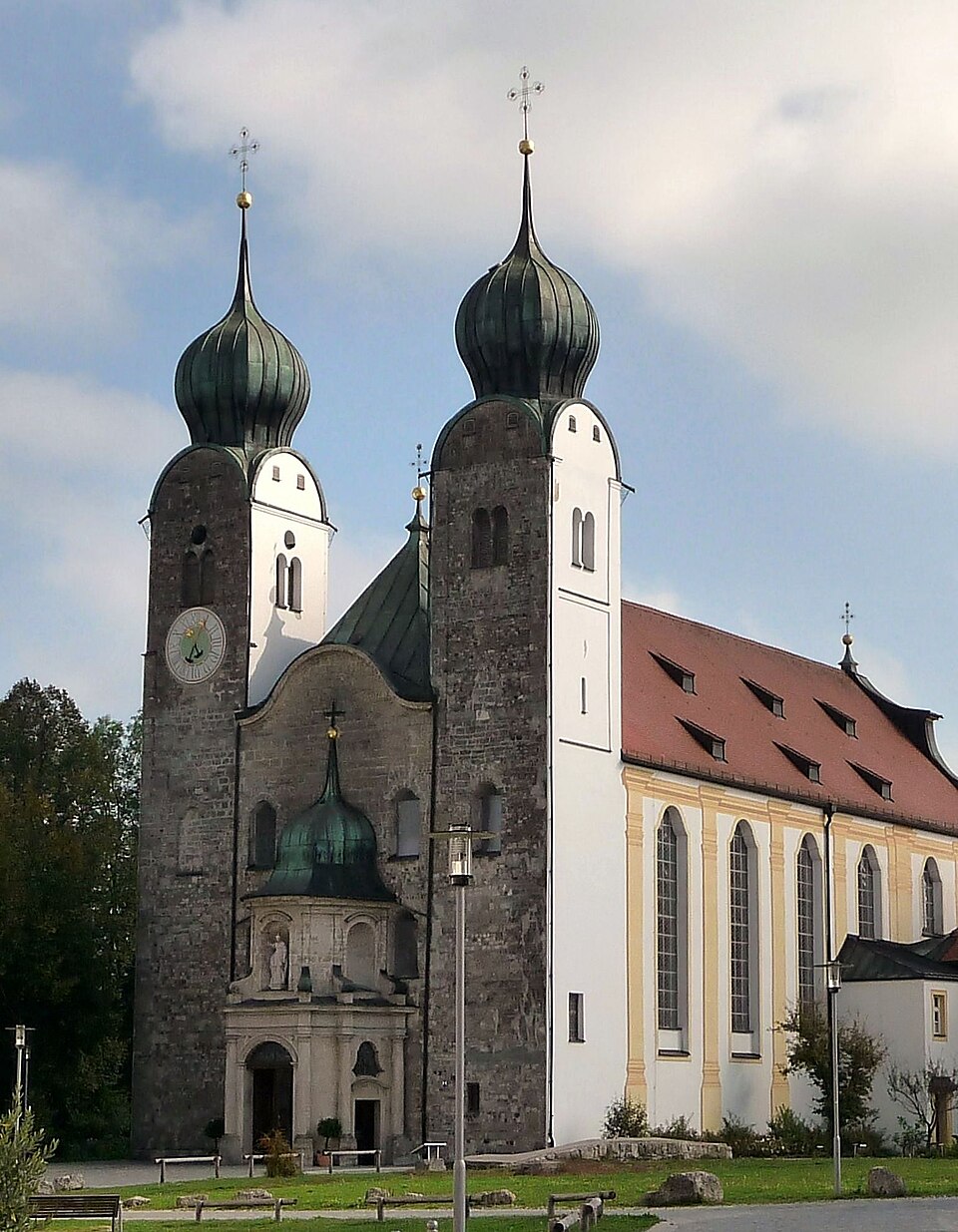 Dach-Fachbetriebe in Trostberg an der Alz: Klosterkirche St. Margarethen, Kloster