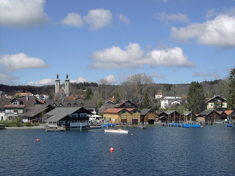 Dach-Fachbetriebe in Tutzing: Stadtansicht – Foto: Wikimedia-Autor Dach-Fachbetriebe in Tutzing: Stadtansicht