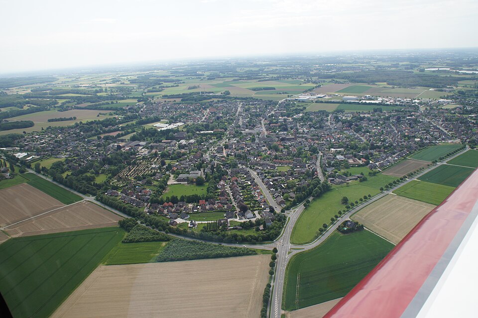Dach-Fachbetriebe in Uedem: Stadtansicht – Foto: Gerold Schelm Dach-Fachbetriebe in Uedem: Stadtansicht