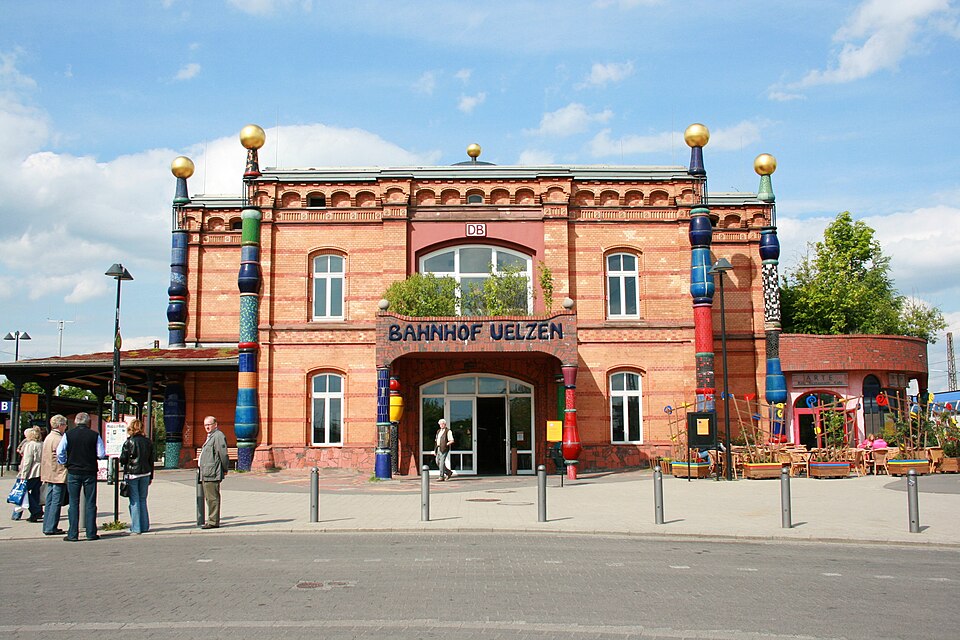 Dach-Fachbetriebe in Uelzen: Hundertwasserbahnhof