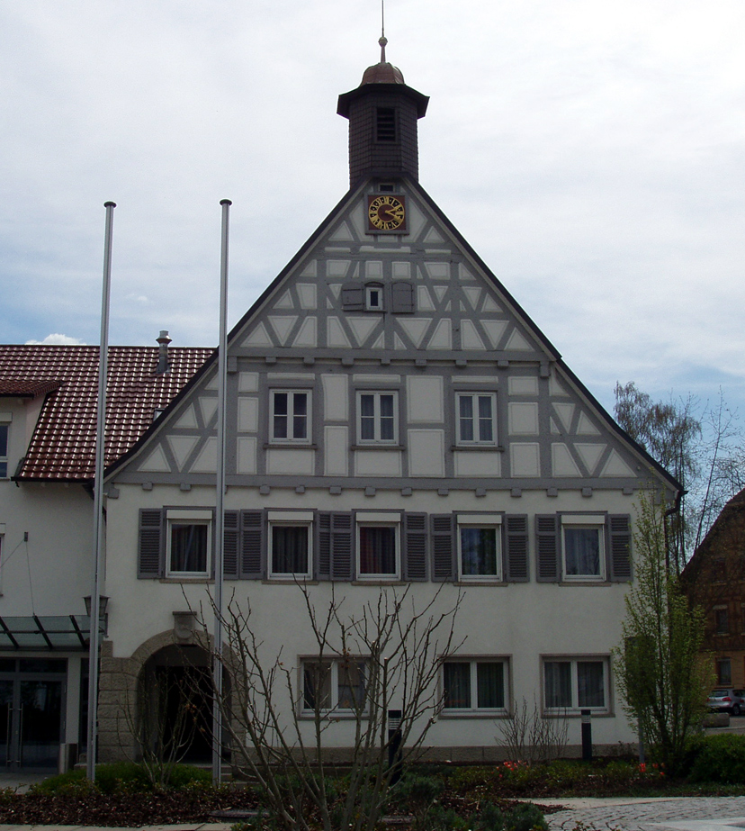 Dach-Fachbetriebe in Uhingen: Rathaus – Foto: Christof Essig Dach-Fachbetriebe in Uhingen: Rathaus