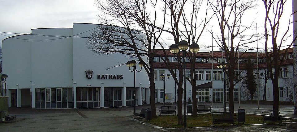 Dach-Fachbetriebe in Unterhaching: Rathaus – Foto: MyName Dach-Fachbetriebe in Unterhaching: Rathaus
