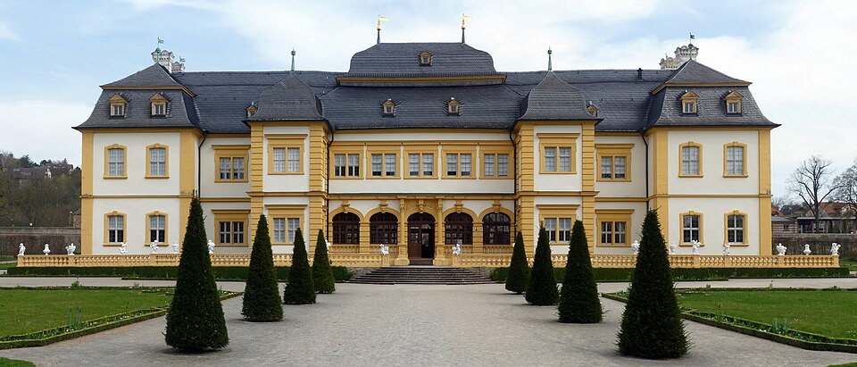 Dach-Fachbetriebe in Veitshöchheim: Schloss – Foto: Rainer Lippert Dach-Fachbetriebe in Veitshöchheim: Schloss