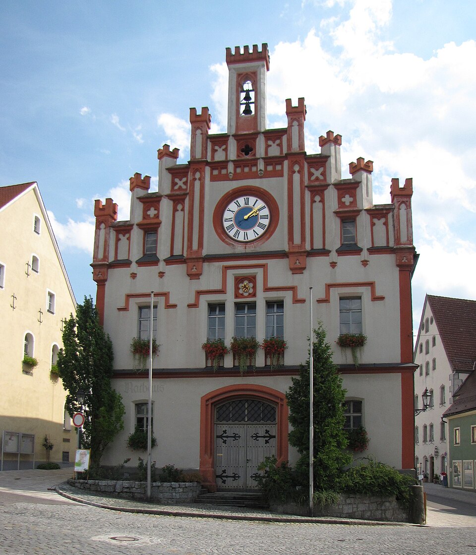 Dach-Fachbetriebe in Velburg: Stadtansicht – Foto: Traveler100 Dach-Fachbetriebe in Velburg: Stadtansicht