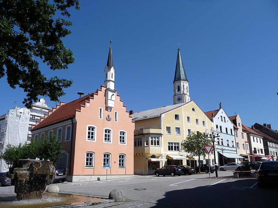 Dach-Fachbetriebe in Velden: Marktplatz – Foto: Konrad Lackerbeck Dach-Fachbetriebe in Velden: Marktplatz
