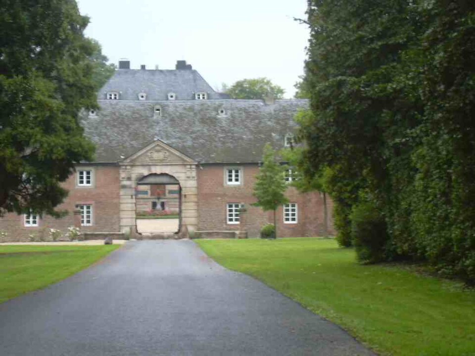 Dach-Fachbetriebe in Vettweiß: Müddersheim Burg