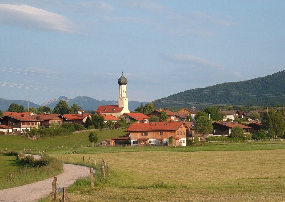 Dach-Fachbetriebe in Waakirchen: Stadtansicht – Foto: X Dach-Fachbetriebe in Waakirchen: Stadtansicht