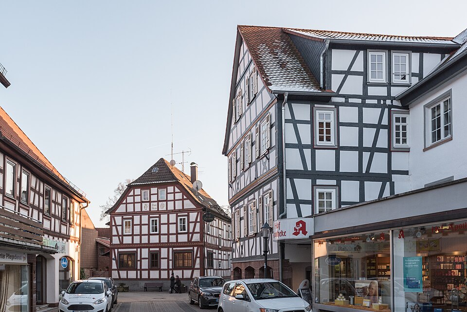 Dach-Fachbetriebe in Wächtersbach: Bachstraße – Foto: Tilman2007 Dach-Fachbetriebe in Wächtersbach: Bachstraße
