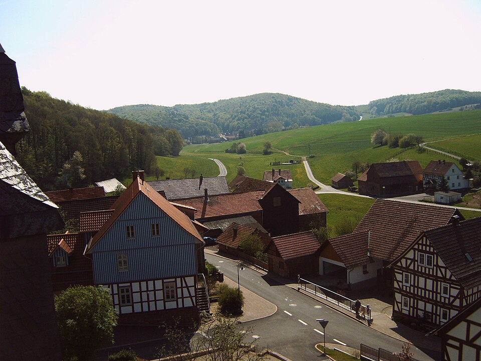 Dach-Fachbetriebe in Waldkappel: Stadtansicht – Foto: Kodronchris Dach-Fachbetriebe in Waldkappel: Stadtansicht