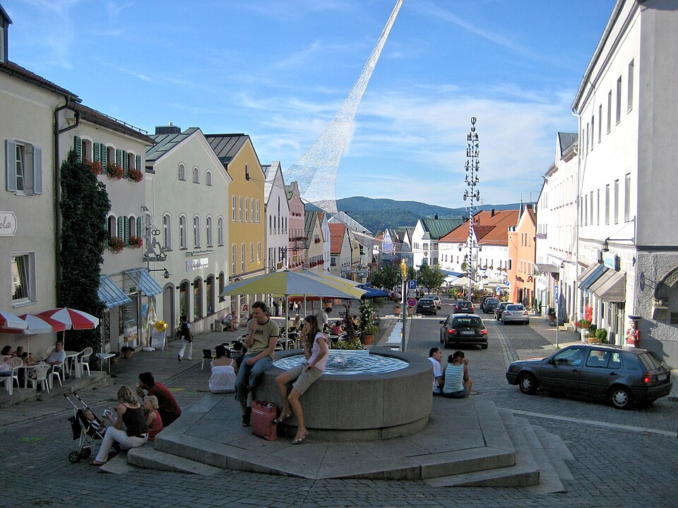Dach-Fachbetriebe in Waldkirchen: Marktplatz – Foto: Aconcagua Dach-Fachbetriebe in Waldkirchen: Marktplatz