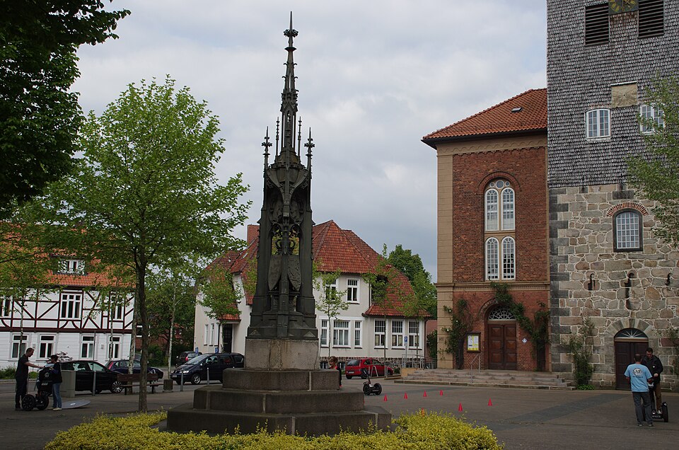 Dach-Fachbetriebe in Walsrode: Welfendenkmal