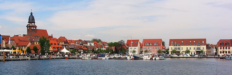 Dach-Fachbetriebe in Waren (Müritz): Stadtansicht – Foto: Darkone Dach-Fachbetriebe in Waren (Müritz): Stadtansicht