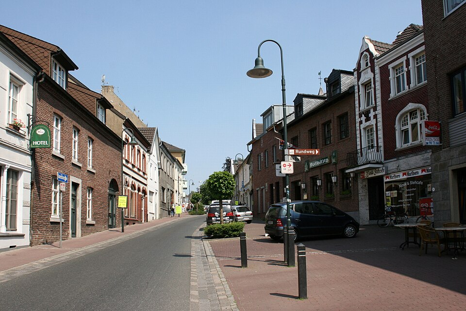 Dach-Fachbetriebe in Wassenberg: Kirchstraße – Foto: Frank Vincentz Dach-Fachbetriebe in Wassenberg: Kirchstraße