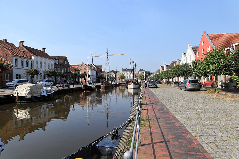 Dach-Fachbetriebe in Weener: Hafen + Alter Hafen – Foto: Frank Vincentz Dach-Fachbetriebe in Weener: Hafen + Alter Hafen