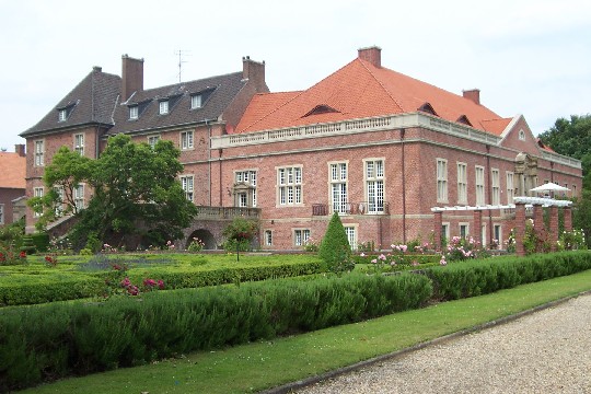 Dach-Fachbetriebe in Weeze: Schloss – Foto: Khalid Rashid Dach-Fachbetriebe in Weeze: Schloss