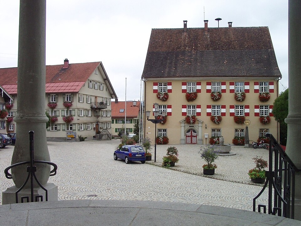 Dach-Fachbetriebe in Weiler-Simmerberg: Allgaeu Rathaus – Foto: Simon Brixel Wbrix Dach-Fachbetriebe in Weiler-Simmerberg: Allgaeu Rathaus