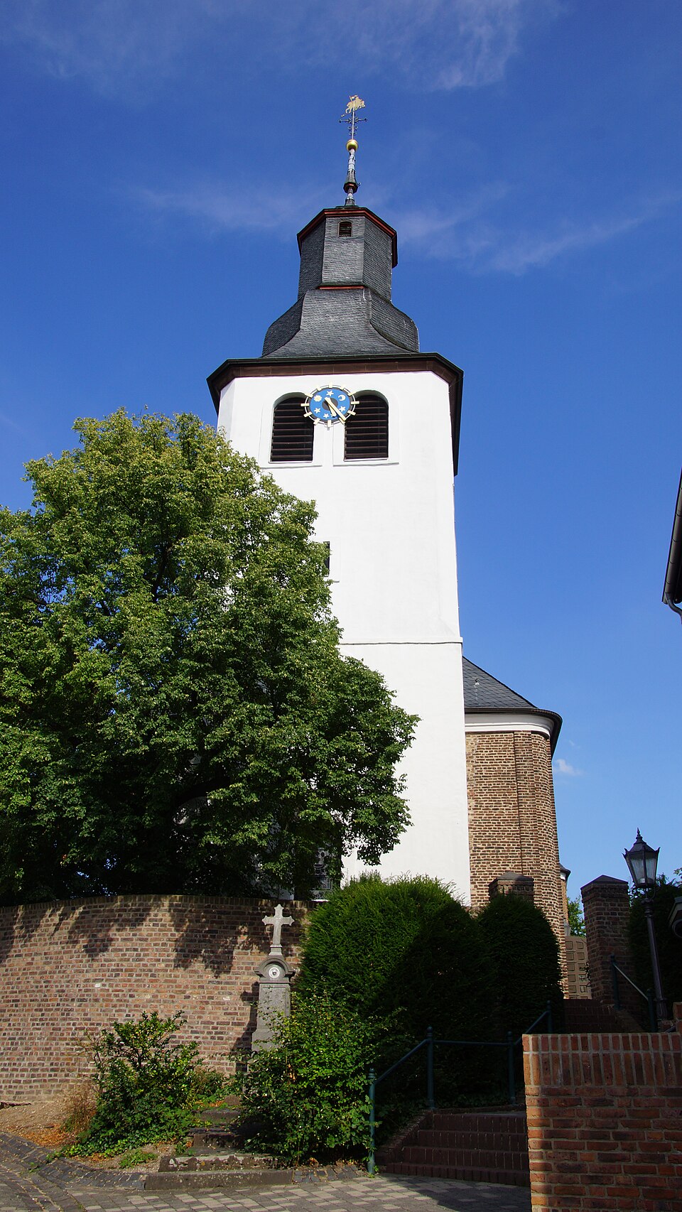 Dach-Fachbetriebe in Weilerswist: Pfarrkirche – Foto: Tohma Dach-Fachbetriebe in Weilerswist: Pfarrkirche