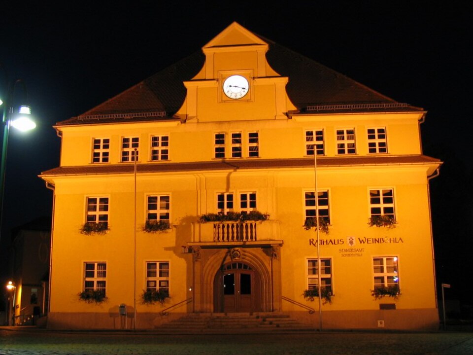 Dach-Fachbetriebe in Weinböhla: Rathaus – Foto: Aleks B Dach-Fachbetriebe in Weinböhla: Rathaus