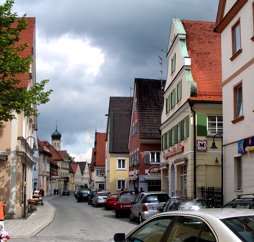 Dach-Fachbetriebe in Weißenhorn: Straße – Foto: Photo: Andreas Praefcke Dach-Fachbetriebe in Weißenhorn: Straße