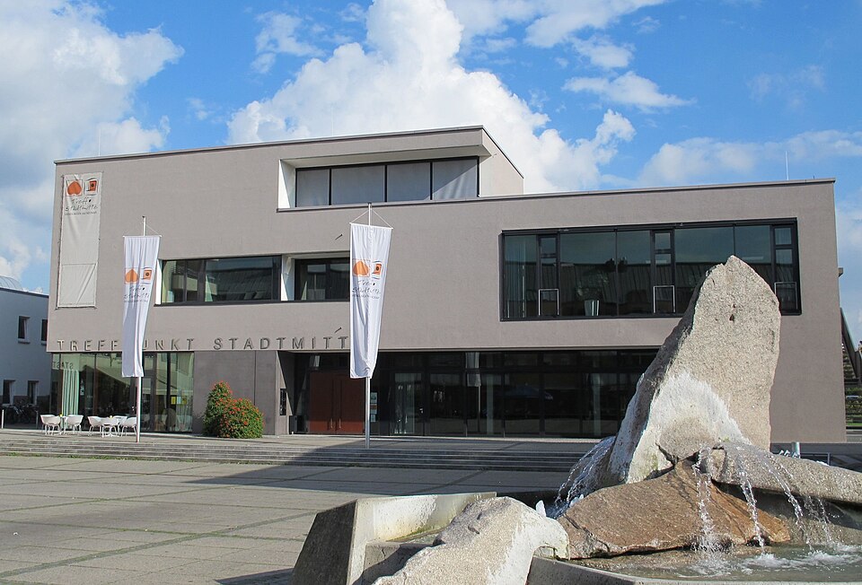 Dach-Fachbetriebe in Wendlingen am Neckar: Treffpunkt Stadtmitte – Foto: SwanA15 Dach-Fachbetriebe in Wendlingen am Neckar: Treffpunkt Stadtmitte