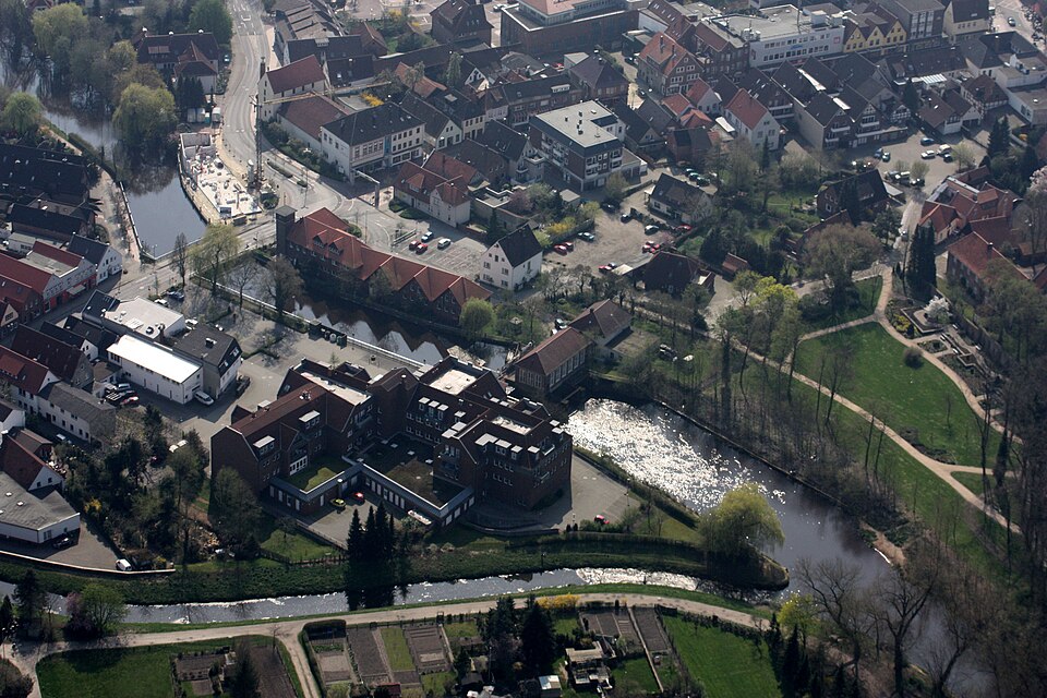 Dach-Fachbetriebe in Wildeshausen: Stadtansicht – Foto: Fotoflug Wildeshausen Dach-Fachbetriebe in Wildeshausen: Stadtansicht