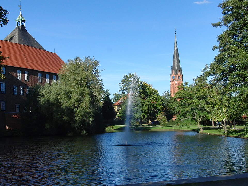 Dach-Fachbetriebe in Winsen (Luhe): Luhe Blick auf das Schloss und St Marien Kirche