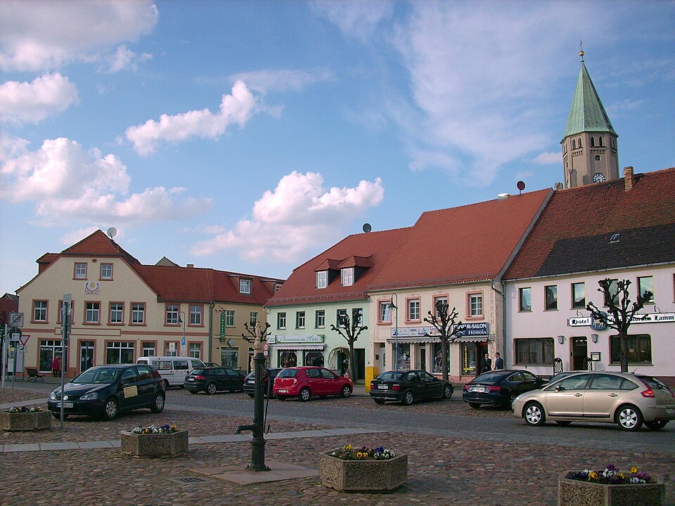 Dach-Fachbetriebe in Wittichenau: Markt – Foto: SeptemberWoman Dach-Fachbetriebe in Wittichenau: Markt