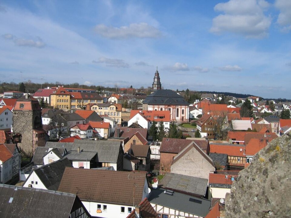 Dach-Fachbetriebe in Wölfersheim: Blick vom weißen Turm – Foto: Nils E Dach-Fachbetriebe in Wölfersheim: Blick vom weißen Turm