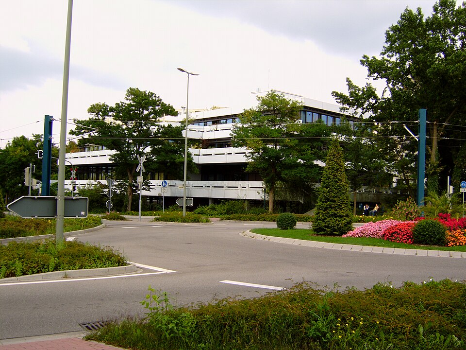 Dach-Fachbetriebe in Wörth am Rhein: Rathaus